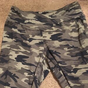 Flared pair of camo leggings